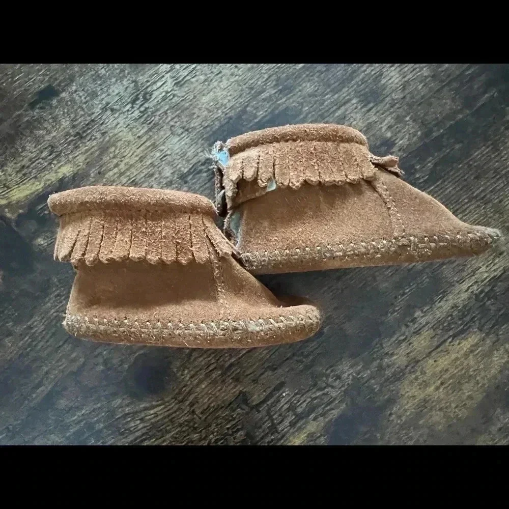 Minnetonka | baby soft side classic fringe bootie